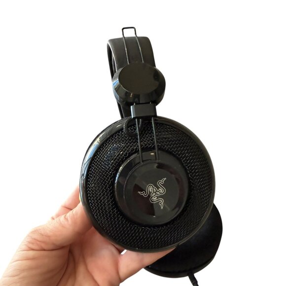 Razer Carcharias Gaming Headset Wired XBox PC Black - Picture 2 of 4